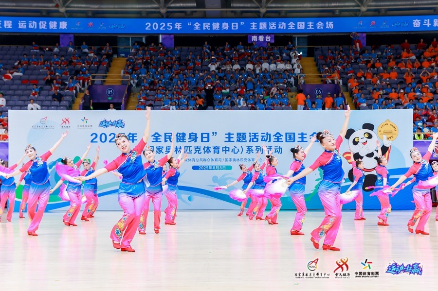 记者：上海申花5名外援以及谢鹏飞和戴伟浚随队出征亚冠客场